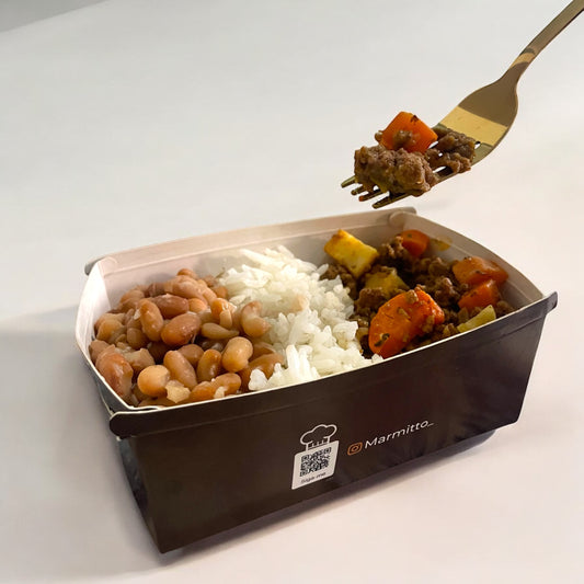 Carne moída com arroz e feijão